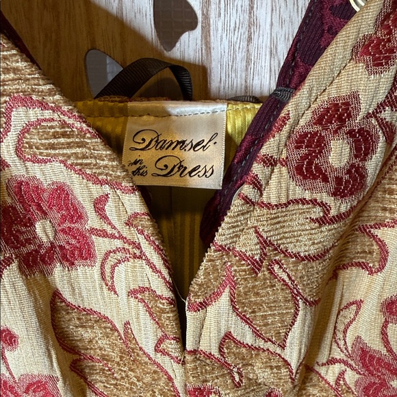 Elegant Floral Lace-Up Corset - Picture 2 of 14